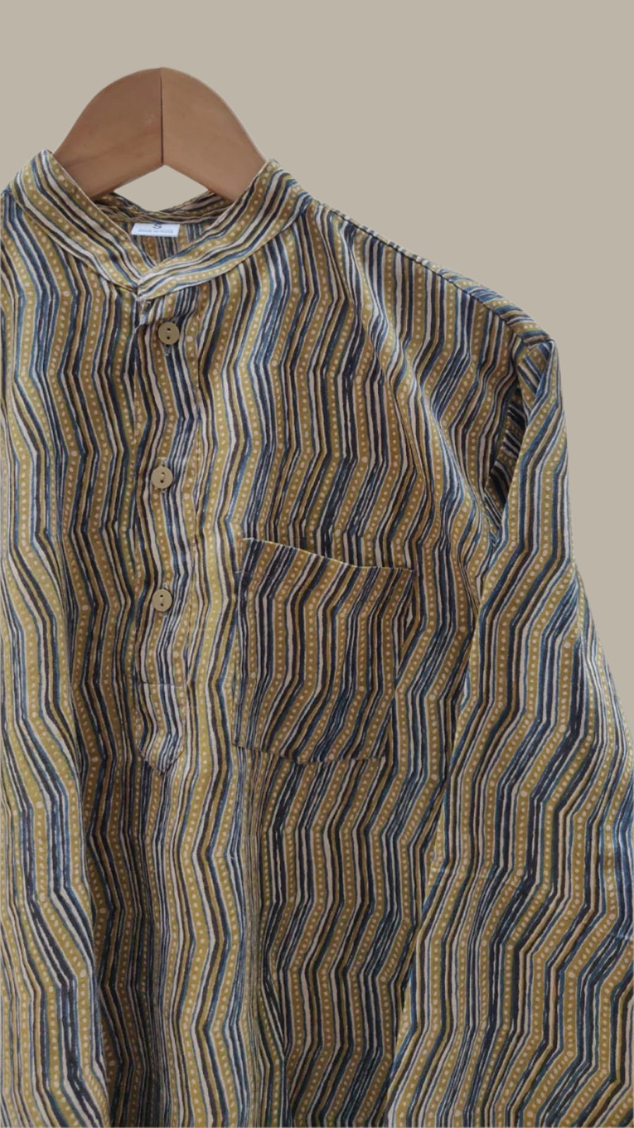 Dark abstract print short kurta